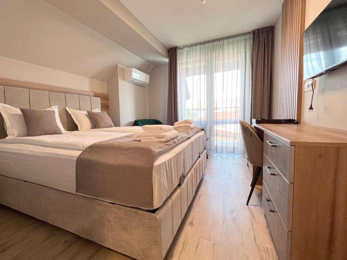Хотел Bliss Kazichene Екстер'єр фото